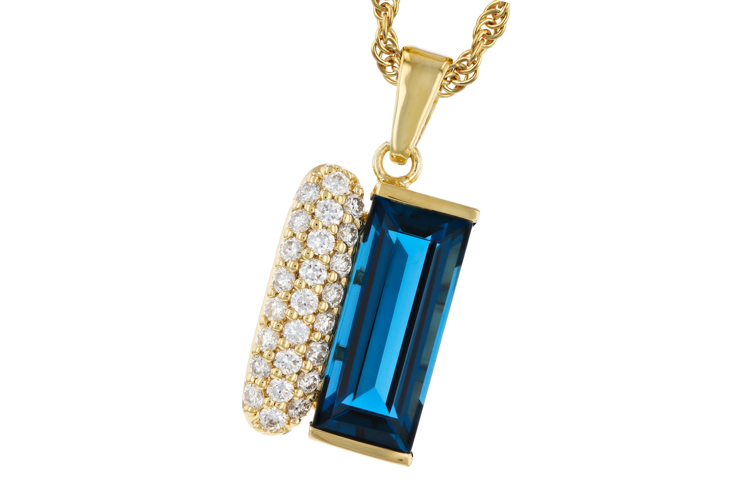 B330-20483: NECK 2.67 LONDON BLUE TOPAZ 2.92 TGW (12x5MM BT)