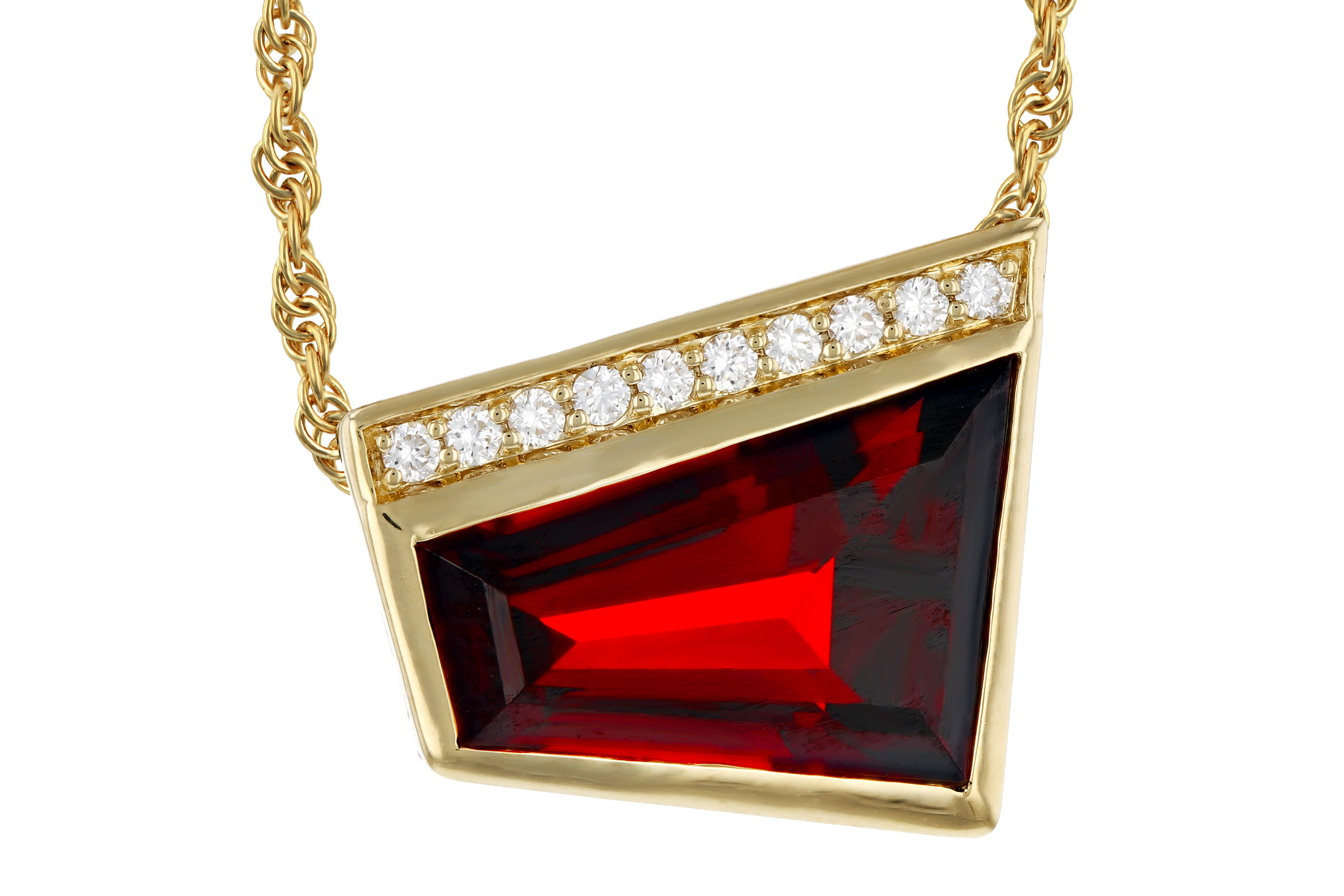 E330-20510: NECKLACE 3.92 GARNET 4.00 TGW